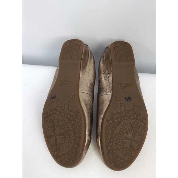Dansko Lisanne Flat In Gold Leather Women’s Size 37 EU Captoe Work Metallic Shoe - Picture 3 of 16